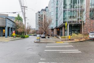 Blueground South Lake Union space needle views SEA-709 - 4