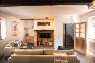 Grade II Listed Flint Cottage Sleeps 4 - 2