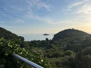 Stunning Sea View Apt with BBQ patio & Parking - 9