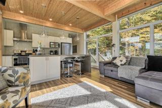 Modern Chalet with Mountain and Lake view by Reserver.ca - 2