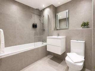 Modern 1BR - Sleeps 4 - Free Parking - Manchester - 1