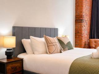 Sleeps 6 - 2BR Stay - Free Parking - Manchester - 3