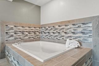 Days Inn by Wyndham Alpena - 8