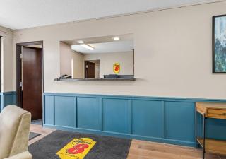 Super 8 by Wyndham Perham - 3