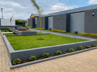 La Aura Lifestyle Lodge - 3