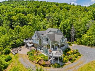 Secluded Retreat Endless Mtn Views Rushing Stream - 2