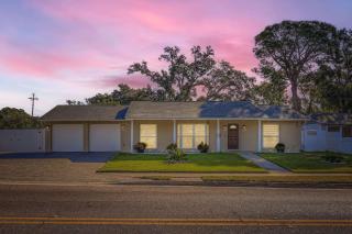 New Sunrise Sanctuary 4BR home with pool and jacuzzi - 8
