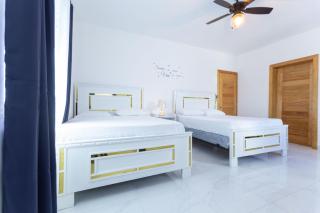 CROWN PISCINA PRIVADA-9 Habts-12 Camas-CERCA DE TODO! -  - 6
