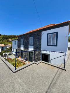 Stone and Soul - Guesthouse in Calheta - 7