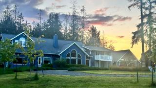 ElkLandia The Olympic Peninsula's Premier Luxury Estate for Gatherings - 8