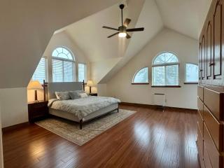 ElkLandia- A spacious 5bd Home in Sunny Sequim, WA -Horses & Dogs welcome! - 1