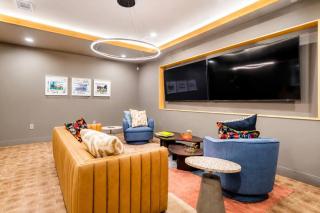 Central Suite Haven, Pool, Gym, View Deck Area - 5