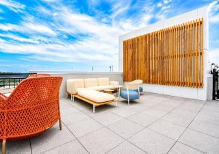Central Suite Haven, Pool, Gym, View Deck Area - 4