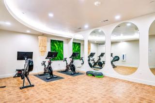 Central Suite Haven, Pool, Gym, View Deck Area - 3
