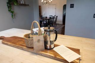 Designer Farmhouse Near Hocking Hills Sleeps 10 - 2