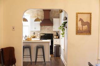 Designer Farmhouse Near Hocking Hills Sleeps 10 - 7