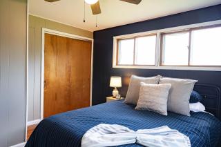 Designer Farmhouse Near Hocking Hills Sleeps 10 - 1