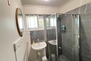 Renovated 5 BR Home with 4 AC and Free Parking - 7