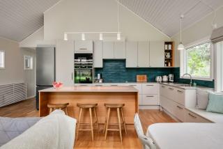 Stylish 3-Bedroom Home by Forest and Swimming Spots - 8