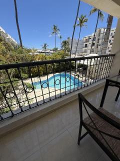 Pool-view condo steps from the beach - 9