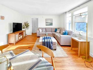 Willard By the Sea - 30 ft to the beach- 2nd floor - 6