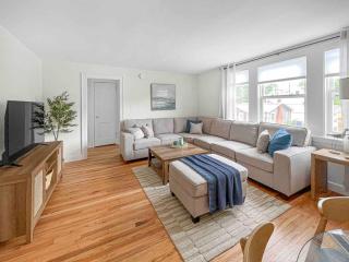 Willard By the Sea - 30 ft to the beach- 2nd floor - 5