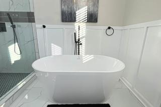 Spacious 5BR Home Sleeps 12 Pet Friendly - 2