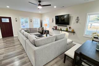 Spacious 5BR Home Sleeps 12 Pet Friendly - 1