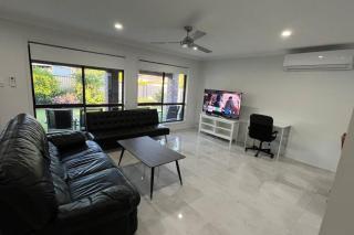 Renovated House 3Bed Master with AC Free Parking - 3