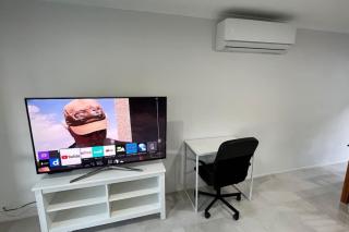 Renovated House 3Bed Master with AC Free Parking - 2
