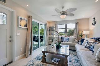 Beachside Canal Retreat with Private Balcony, Island Views & Coastal Charm - The Shore - Roelens - 7