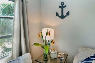 Beachside Canal Retreat with Private Balcony, Island Views & Coastal Charm - The Shore - Roelens - 3