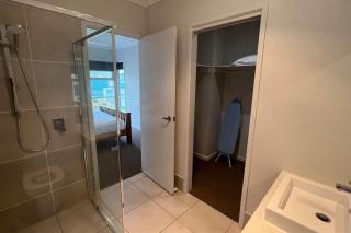 8 Bedrooms with 2 ensuites (4 Toilets together - 5