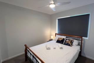 8 Bedrooms with 2 ensuites (4 Toilets together - 2
