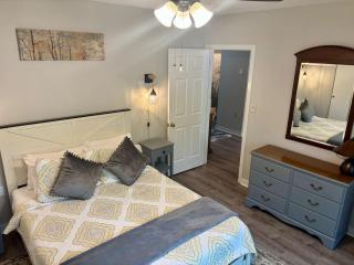 One Bedroom Apartment with Balcony, Pool and Hot Tub near Loon Mountain - 0