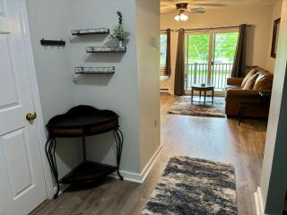 One Bedroom Apartment with Balcony, Pool and Hot Tub near Loon Mountain - 7