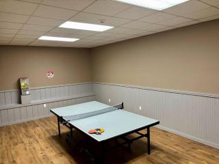 One Bedroom Apartment with Balcony, Pool and Hot Tub near Loon Mountain - 4