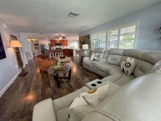Beautiful waterfront home with heated Pool - 8