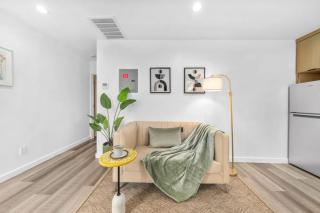 Private 1 bedroom home close to Korean Town and Patio - 2