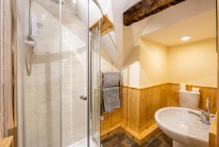 Tynewedd Farmhouse - Historic 1652 Farmhouse, Hot Tub, Sleeps 12 - Blaencwm - 6
