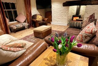 Tynewedd Farmhouse - Historic 1652 Farmhouse, Hot Tub, Sleeps 12 - 8