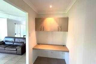 Beautiful 4 BDR House with ensuite and AC - 5