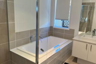 4 Bedroom House, Master with ensuite and AC - 4