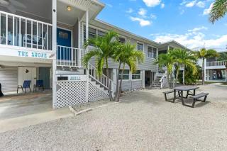 Charming Beachside Retreat with Private Patio, Grill & Island Getaway Vibes - The Shell - Roelens - 8