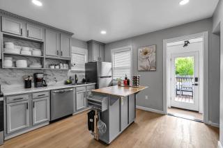 Walk to Falls l Huge l 6 BDRM l 3.5 Bath l Remodel - 8