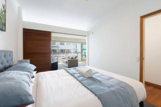 Modern Apartment by Auckland Ferry Terminal - 1