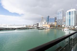 CBD Waterfront Retreat near Commercial Bay - 8