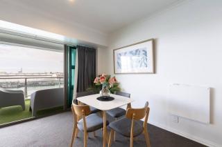 CBD Waterfront Retreat near Commercial Bay - 7