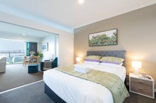 CBD Waterfront Retreat near Commercial Bay - 4