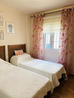 Marina View Apartment - Sleeps 4 - GRO01 - 6